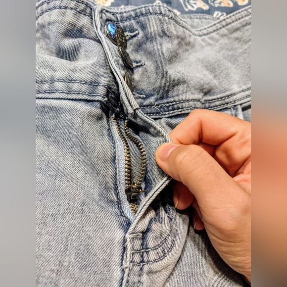 Hybrid & Company Super Comfy Stretch Denim Knee Length Capris/Bermuda Shorts 16 - Picture 7 of 12